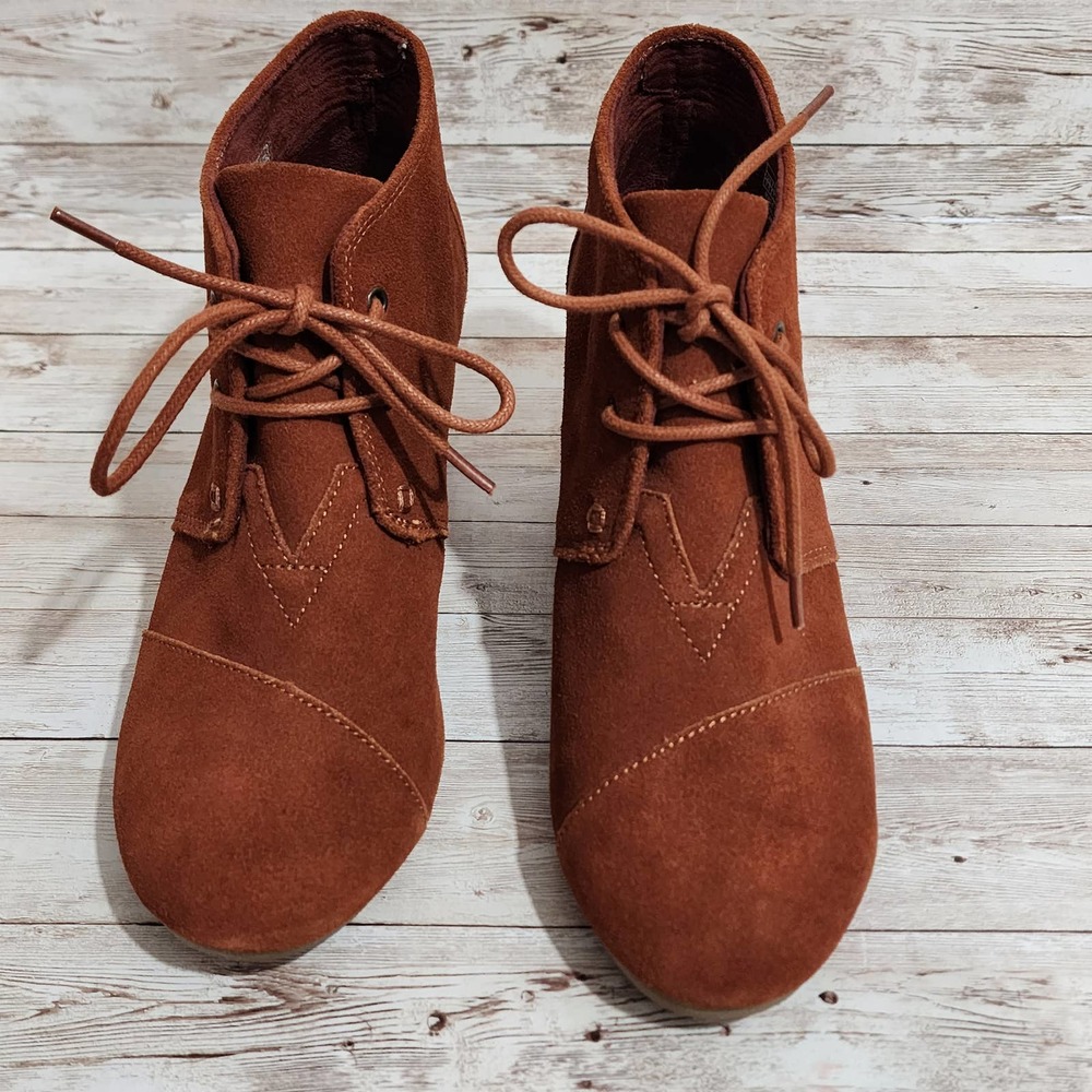 Tom's Brown Suede Wedges